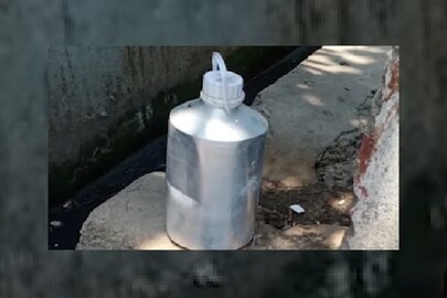 পরিত্যক্ত ক্যান ঘিরে রহস্য শিলিগুড়িতে! চাঞ্চল্য গোটা এলাকায় পরিত্যক্ত ক্যান ঘিরে রহস্য শিলিগুড়িতে! চাঞ্চল্য গোটা এলাকায়