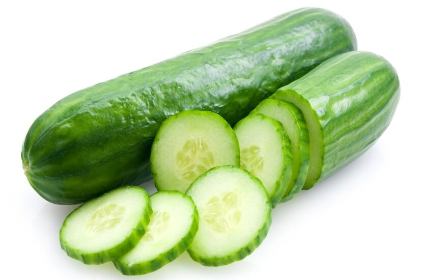 এই শসা হল লাউ বা cucurbitaceae, উদ্ভিদ পরিবারের সদস্য। কিন্তু খাওয়ার সময় অনেকেরই মনে প্রশ্ন আসে শসা যেমন ফলের মতো আমরা খাই তেমনই স্যালাড থেকে আঁচার সবেতেই খাওয়া হয়। এমনকি তরকারিতে রয়েছে এটি দেওয়ার প্রচলন। তাহলে শসা আসলে কী? ফল না সবজি? এই প্রতিবেদনে জেনে নেওয়া যাক পরিষ্কার করে যে শসা ফল নাকি সবজি।
