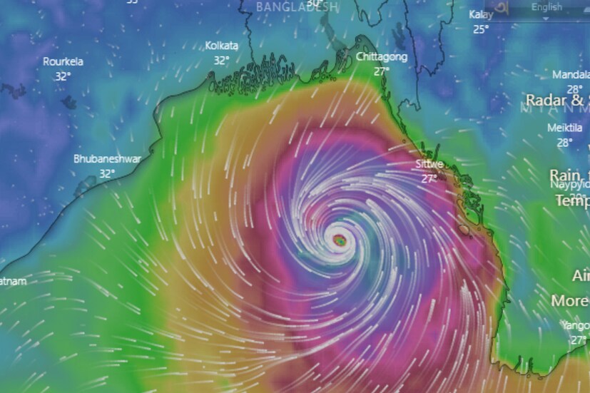 আজ শনিবার ভোররাতে এটি  চরম শক্তিশালী ঘূর্ণিঝড়ে পরিণত হয়েছে মধ্য বঙ্গোপসাগর সংলগ্ন এলাকায়। চরম শক্তিশালী ঘূর্ণিঝড় হিসেবেই উত্তর ও উত্তর পূর্ব  অভিমুখে এটি আরও শক্তি সঞ্চয় করবে।