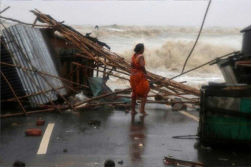 সোমবার এই ঘূর্ণাবর্ত দক্ষিণ-পূর্ব বঙ্গোপসাগরের উপর নিম্নচাপে পরিণত হতে পারে বলে মনে করছে আবহাওয়া দফতর। সোমবার থেকেই প্রভাব পড়বে আন্দামানে।
