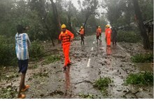 ২১০ কিমি/ঘণ্টা গতিতে ঝাঁপিয়ে পড়ার পর সব উড়ে গেল খড়কুটোর মতো, ভিডিও