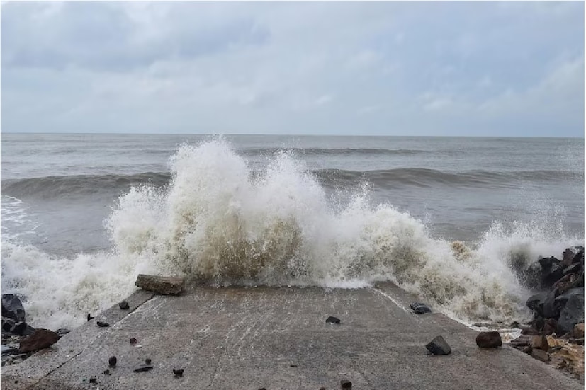 তবে আমেরিকা ও ইউরোপের বিভিন্ন আবহাওয়া সংস্থার দাবি, এই সাইক্লোনের অভিমূখ হবে বাংলাদেশ ও মায়ানমারের দিকে। ১২ মে মায়ানমারের আরাকান প্রদেশে ভূভাগে আছড়ে পড়বে বলে মনে করা হচ্ছে।