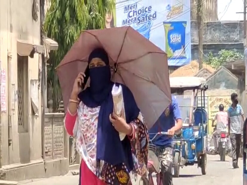 ঘূর্ণিঝড় মোকা স্থলভাগে আছড়ে পড়ার আগেই দক্ষিণবঙ্গের সবকটি জেলায় বাড়ল তাপমাত্রা। বিশেষ করে দুই বর্ধমান, মেদিনীপুর, বাঁকুড়া, বীরভূম ও পুরুলিয়া জেলার তাপমাত্রা তিন থেকে পাঁচ ডিগ্রি পর্যন্ত বৃদ্ধি পাবে। কোন কোন জায়গায় তাপপ্রবাহ চলবে। দিঘা সহ পূর্ব মেদিনীপুর জেলাতেও বেড়েছে তাপমাত্রা।