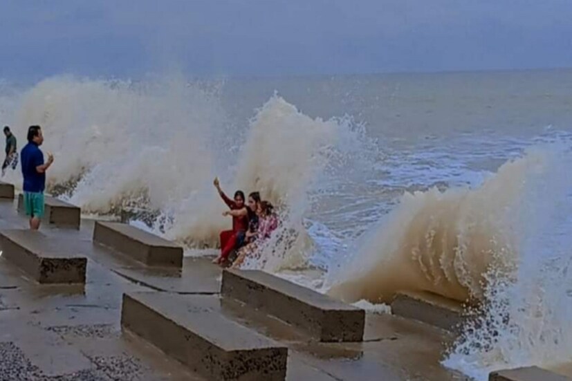 দিঘা: আবারও তাপপ্রবাহের সর্তকতা আবহাওয়া দফতরের। একদিকে বঙ্গোপসাগরে মরশুমের প্রথম ঘূর্ণিঝড় মোকার উৎপত্তি। অন্যদিকে দক্ষিণবঙ্গের বেশ কিছু জেলায় তাপপ্রবাহের সর্তকতা।