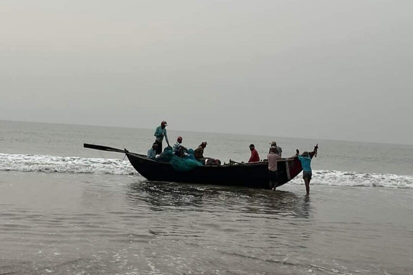 দুপুরের দিকে তাপমাত্রা ৪০ ডিগ্রি সেলসিয়াস ছাড়িয়ে যাবে। এখনই বৃষ্টির সম্ভাবনা নেই। পূর্ব মেদিনীপুর জেলার হলদিয়া শিল্পাঞ্চল শহরের এদিনের তাপমাত্রা থাকবে সর্বোচ্চ ৩৯.৮ ডিগ্রি সেলসিয়াস এবং সর্বনিম্ন ২৯ ডিগ্রি সেলসিয়াস। বাতাসে জলীয় বাষ্পের পরিমাণ ৬২ শতাংশ। বৃষ্টির সম্ভাবনা নেই।