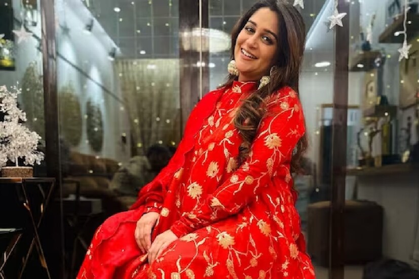 হিন্দি ধারাবাহিকের নায়ক শোয়েব ইনস্টাগ্রামে লিখলেন, ‘আজ ২১ জুন আমাদের কোলে পুত্রসন্তান এসেছে। প্রিম্যাচিওর বেবি, তবে দুশ্চিন্তার খুব একটা কারণ নেই।’