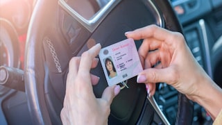 ড্রাইভিং লাইসেন্স । প্রতীকী ছবি। ড্রাইভিং লাইসেন্স । প্রতীকী ছবি।