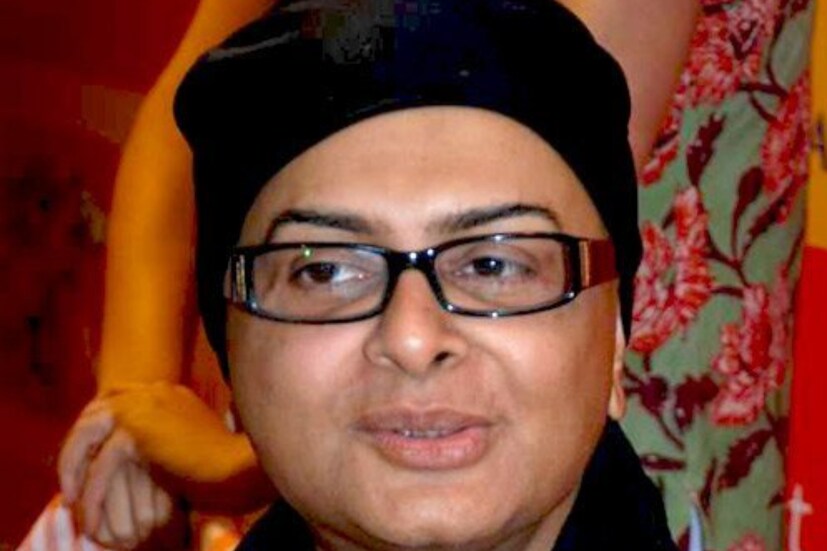 তিনি এমন একজন পরিচালক, যিনি বিশ্বের দরবারে বাংলার নাম উজ্জ্বল করেছেন৷ মাত্র ৫০ বছরে জীবনের বিভিন্ন সাক্ষাৎকার, তার জীবনদর্শন সবটাই দেখানো হয়েছে 'সন্ধ্যের পাখি'-তে৷ ডকু ছবিটি শুধু বাংলায় নয়, গোটা বিশ্বেই প্রশংসা কুড়িয়েছিল। 