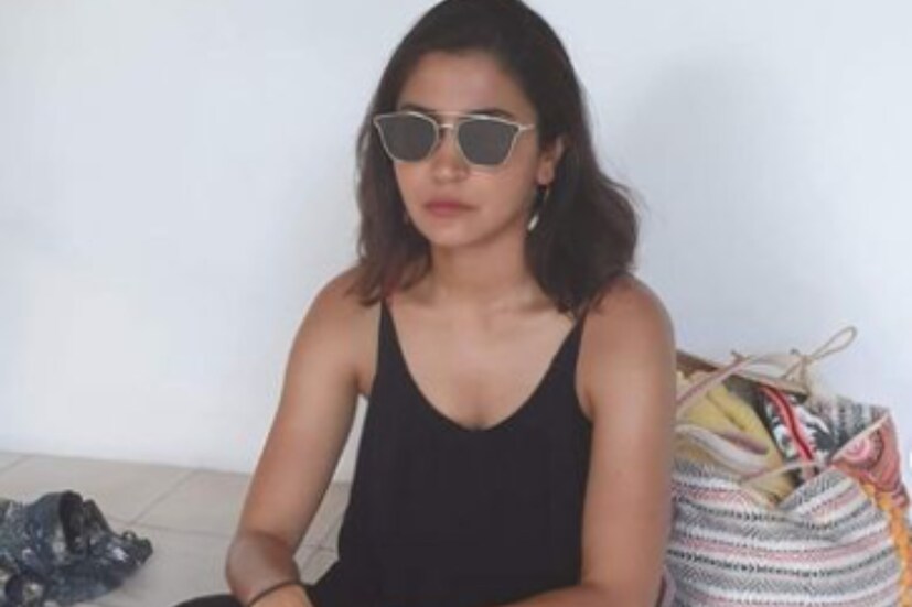  বিরাটের এই পোস্টে  লাল হৃদয়ের ইমোজি দিয়েছেন অনুষ্কা শর্মা৷  এই পোস্টের কমেন্টে নেটিজেনরা জন্মদিনের শুভেচ্ছা জানিয়েছেন৷ কেউ আবার বলেছেন, 'ভাই আজ বৌদিকে সেঞ্চুরি মেরে গিফট দিয়ে দিও'৷