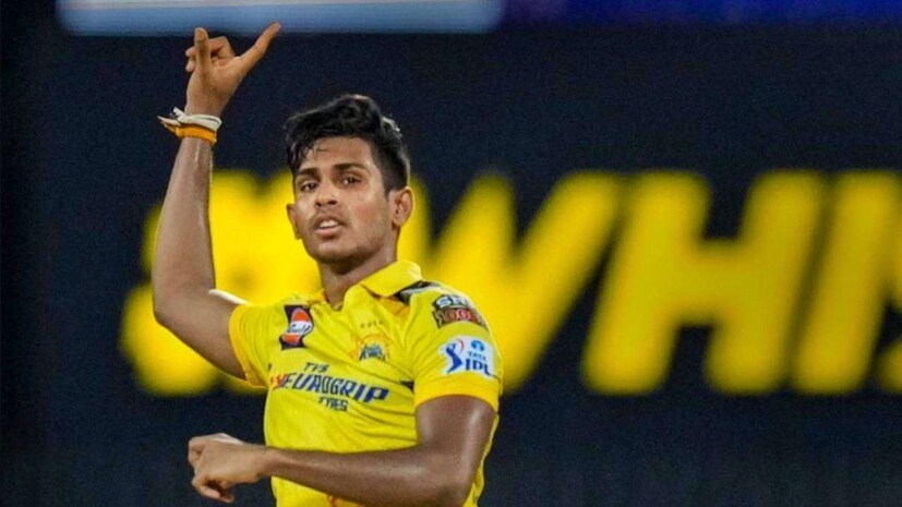এবারে চেন্নাই দলের অন্যতম সেরা আবিষ্কার মাথিশা পথিরানা। শ্রীলংকার এই তরুণ বেবি মালিঙ্গা নিজের অদ্ভুত একশন দিয়ে সবার দৃষ্টি আকর্ষণ করেছেন। ফাইনালে তিনি অন্যতম অস্ত্র হতে পারেন ধোনির