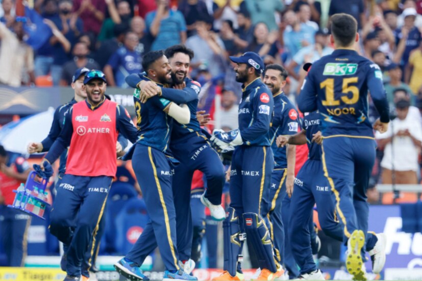 গুজরাত টাইটান্সের সম্ভাব্য একাদশ- শুভমান গিল, ঋদ্ধিমান সাহা (উইকেটকিপার), হার্দিক পান্ডিয়া (অধিনায়ক), বিজয় শঙ্কর, ডেভিড মিলার, রাহুল তেওয়াটিয়া, রাশিদ খান, জোসুয়া লিটিল, মোহিত শর্মা, নুর আহমেদ, মহম্মদ শামি। 