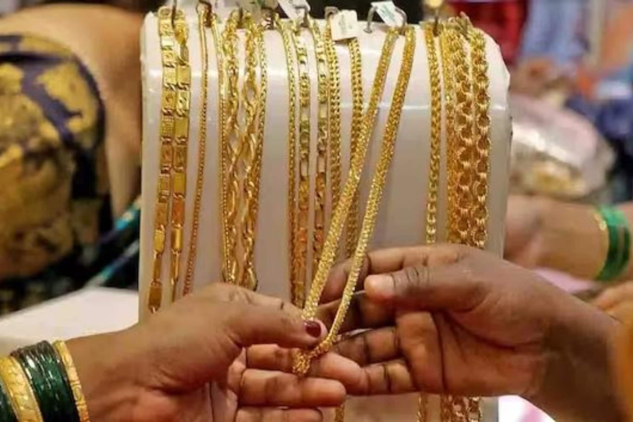 সোনা-রুপো কেনার কি এখনই সেরা সময়? চট করে জানুন আজকের দর