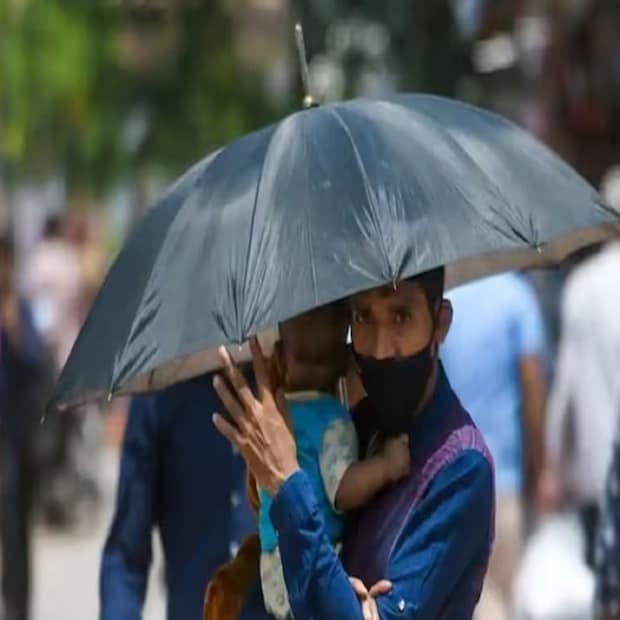  প্রতিদিন এক এক ধাপ করে বাড়ছে তাপমাত্রা। মঙ্গলবারের তুলনায় এক ডিগ্রি বেড়েছে সর্বচ্চো তাপমাত্রা। রোদের উজ্জ্বলতা যথেষ্ট চোখে লাগার মত। পূর্বাভাস মতোই এগিয়ে যাচ্ছে বাঁকুড়ার আবহাওয়া। সকাল থেকেই আকাশ পরিষ্কার থাকলেও এদিন দুপুর একটা থেকে আকাশ মেঘলা হওয়ার সম্ভাবনা রয়েছে।