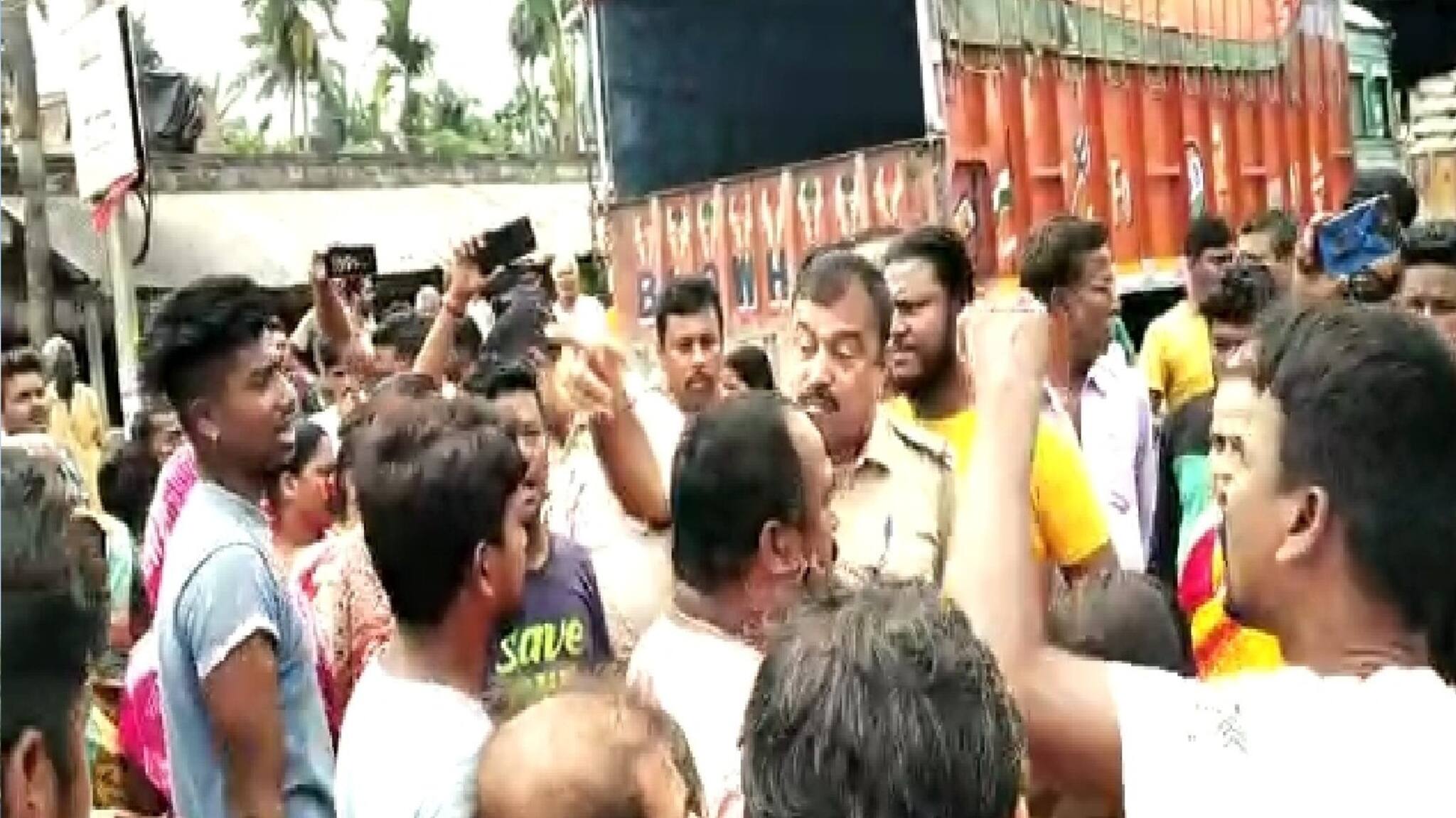 Bangla News|| চতুর্থ শ্রেণির ছাত্রীর সঙ্গে এ কী কাণ্ড! কী ঘটিয়েছেন গৃহশিক্ষিকার বাবা? মগরায় ব্যাপক উত্তেজনা