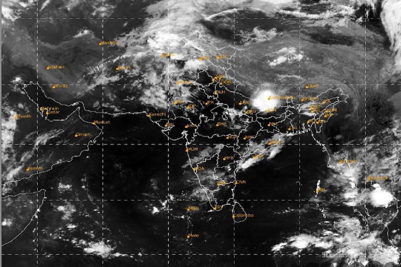 নয়াদিল্লি: মঙ্গলবার দুর্যোগপূর্ণ আবহাওয়া বঙ্গে। আগামী ২৪ ঘণ্টায় আন্দামান-নিকোবর দ্বীপপুঞ্জের বেশিরভাগ এলাকায় বর্ষা ঢুকে যাচ্ছে৷ Photo Courtesy- IMD/Sattellite Image 