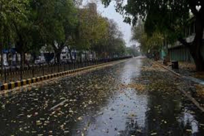 দক্ষিণ-পূর্ব বঙ্গোপসাগর নিম্নচাপ তৈরি হয়েছে সেই কারণেই জলীয় বাষ্প বাংলায় ফাঁকা জায়গা পূরণ করছে ৷ প্রতীকী ছবি ৷