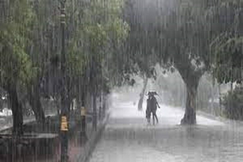 বুধবারও কলকাতায় মোটের উপরে মেঘলা আকাশ ৷ বিকেল বা সন্ধেয় বজ্রবিদ্যুৎ-সহ বৃষ্টিপাতে কিছুটা স্বস্তি হলেও ৷ আর্দ্রতা জনিত সমস্যা থেকেই যাবে ৷ প্রতীকী ছবি ৷