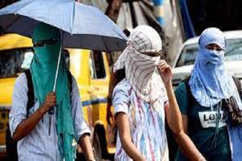 আজ সকালে সর্বনিম্ন তাপমাত্রা ছিল ২৭.১ ডিগ্রি সেলসিয়াস। যা স্বাভাবিক তাপমাত্রা। গতকাল বিকেলে সর্বোচ্চ তাপমাত্রা ছিল ৩৪.৯ ডিগ্রি সেলসিয়াস। যা স্বাভাবিক তাপমাত্রা । বাতাসে জলীয় বাষ্পের পরিমাণ ৫৫ থেকে ৯০ শতাংশ। আগামী ২৪ ঘণ্টায় তাপমাত্রা থাকবে ২৭ থেকে ৩৬ ডিগ্রি সেলসিয়াস।
