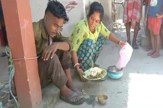 পাত পেড়ে বসে খেল চোর