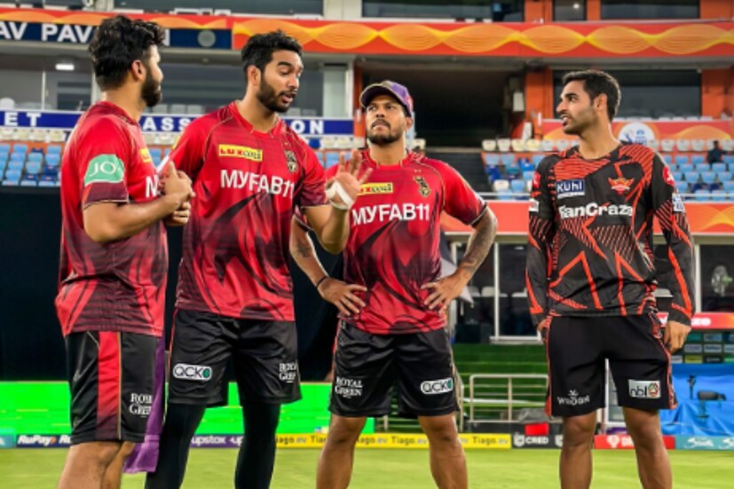 তবে রাজস্থান কেকেআরের বিরুদ্ধে কিছুটা পিছিয়ে শুরু করবে কারণ শেষ ৫টি ম্যাচের মধ্যে মাত্র একটিতে জয় পেয়েছে সঞ্জু স্যামসনের দল। সেখানে টানা দু ম্যাচে জয় ও ঘরের মাঠের অ্যাডভান্টেজে খেলতে নামবে কেকেআর। অনেকটা ছন্দে ফিরেছে নাইটদের ব্যাটিং-বোলিং লাইনও।