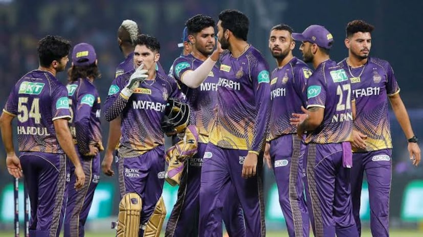তবে পঞ্জাবের হারের ফলে কলকাতা নাইট রাইডার্স কিছুটা অক্সিজেন পেয়েছে। একেবারে জটিল অঙ্কটা একটু সোজা হয়েছে। শনিবার লখনউয়েক বিরুদ্ধে বড় ব্যবধানে জিততেই হবে কেকেআরকে।