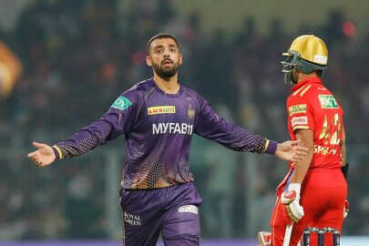 পঞ্জাবের বিরুদ্ধে তিন উইকেট নিলেন বরুণ চক্রবর্তী