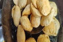 মাত্র ৬ টাকা পিসে দারুণ মুখরোচক গরমাগরম এই খাবার, তুমুল লাইন