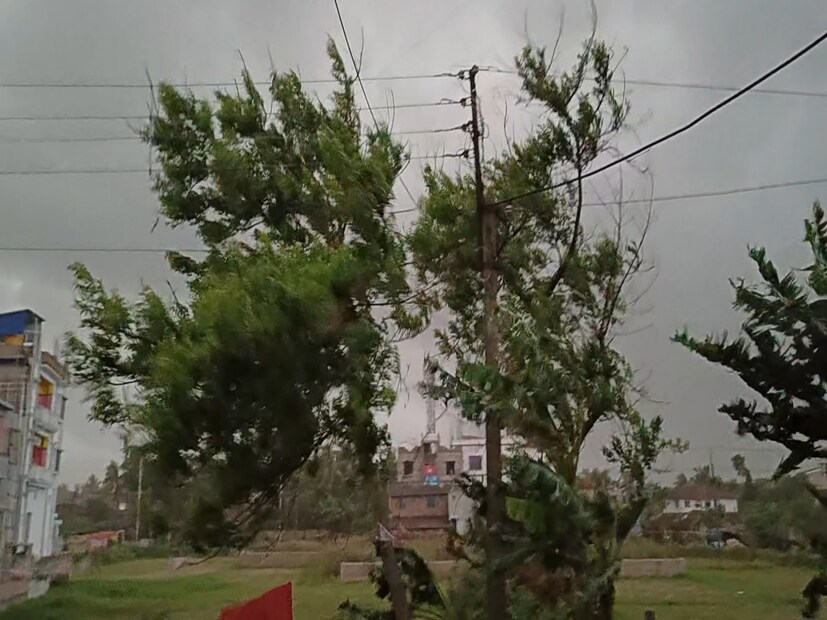 বাতাসে জলীয় বাষ্পের পরিমাণ ৭৪ শতাংশ। জেলার এগরা শহরে এদিন সর্বোচ্চ তাপমাত্রা থাকবে ৩৭.১ ডিগ্রি সেলসিয়াস। এবং সর্বনিম্ন তাপমাত্রা ২২.১ ডিগ্রি সেলসিয়াস। আপেক্ষিক আর্দ্রতার সর্বোচ্চ  পরিমাণ ৭৭ শতাংশ। এদিন দুপুরের পর কাঁথি ও এগরা সহ সব লগ্ন এলাকায় ঝড়-বৃষ্টির পূর্বাভাস রয়েছে হাওয়া অফিসের। Input-  Saikat Shee