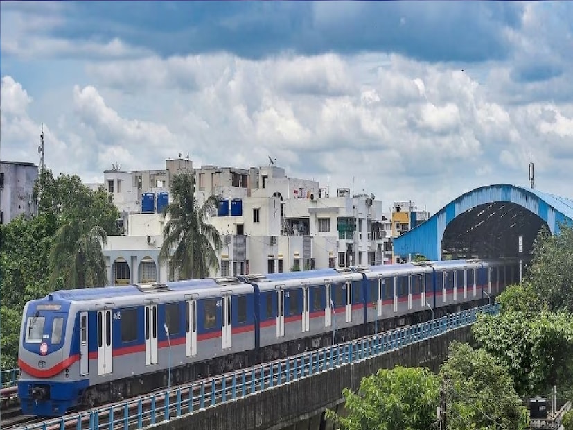 প্ল্যাটফর্মের উল্টো দিক ভুরি ভুরি ভুল দিকে দরজা খোলার অভিযোগ রয়েছে কলকাতা মেট্রোয়। 