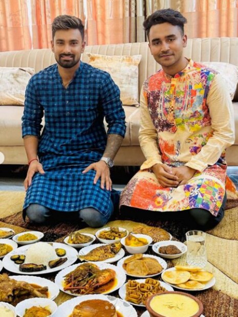ভাইরাল হওয়ার মতই হয়েছে লিটনের জামাইষষ্ঠী। এমন শ্বশুরবাড়ি ভাগ্য করে মেলে। ২৯ পদে জামাই আপ্পায়ন করলেন লিটন দাসের শ্বশুরবাড়ি।