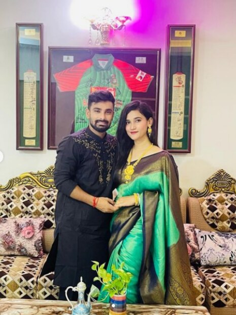 জামাইষষ্ঠীর খাওয়ারের ছবি শেয়ার করার পাশাপাশি লিটন পোস্ট করেছেন এই কদিনে স্ত্রীর সঙ্গে নানা জায়গায় বেড়ানোর ছবি। তবে লিটনের জামাইষষ্ঠী সুপার হিট সেটা মানতেই হবে।