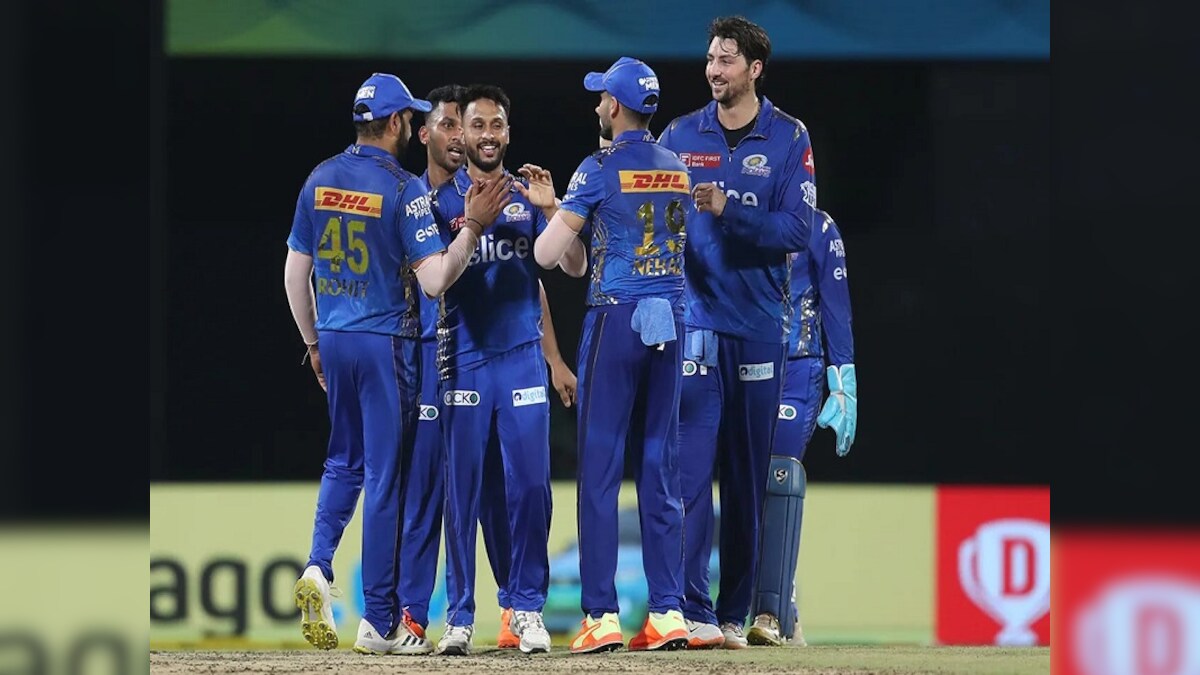 মুম্বইয়ের আকাশে তারা মাধওয়াল, পাঁচ রানে ৫ উইকেট নিয়ে ছুটি করে দিলেন লখনউয়ের মুম্বইয়ের আকাশে তারা মাধওয়াল, পাঁচ রানে ৫ উইকেট নিয়ে ছুটি করে দিলেন লখনউয়ের