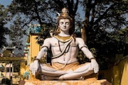 মহাদেব মাথায় ধারণ করেন চাঁদ, সমুদ্র মন্থনের সঙ্গে গভীরভাবে জুড়ে রয়েছে সম্পর্ক