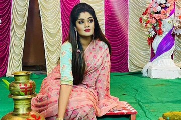'আলতা ফড়িং'-এর অভিনেত্রী সাতপাকে বাঁধা পড়তে চলেছেন! নিজেই জানালেন বিয়ের দিন 'আলতা ফড়িং'-এর অভিনেত্রী সাতপাকে বাঁধা পড়তে চলেছেন! নিজেই জানালেন বিয়ের দিন
