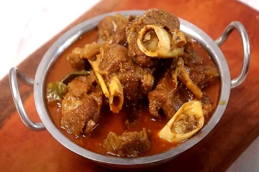 খাসির মাংস সিদ্ধ করতে গিয়ে কালঘাম ছোটেনি এমন মানুষ কমই আছে। আবার মটন ছাড়া বাঙালি জল ছাড়া মাছের মতো।