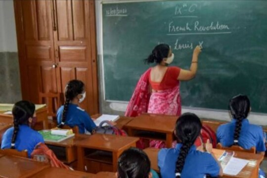 গরমের ছুটির পর স্কুল খুললেই অতিরিক্ত ক্লাস করাতে হবে শিক্ষক শিক্ষিকাদের