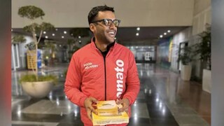 অগণিত ভোজনরসিকের রসনাতৃপ্তি করে দীপেন্দ্র আজ একাধিক বিলাসবহুল গাড়ির মালিক