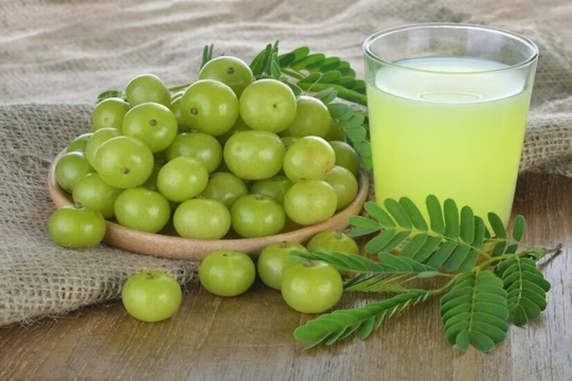 রোজ আমলকির রস খেলে লিভার ভাল থাকে।