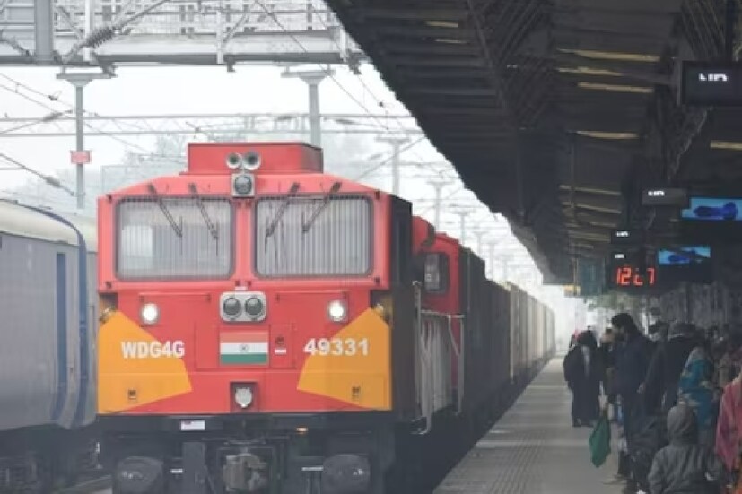 ২৪ মে থেকে ১২ জুন পর্যন্ত বাতিল থাকবে এই সমস্ত EMU লোকাল৷  ডানকুনি থেকে ৩২২৪৮, ৩২২৫০। শিয়ালদহ থেকে ৩২২৪৫, ৩২২৪৭ এবং ৩২৪১৩ ট্রেন তিনটি বাতিল থাকবে। বারুইপাড়া থেকে ৩২৪১৪ EMU ট্রেন বাতিল থাকবে।
