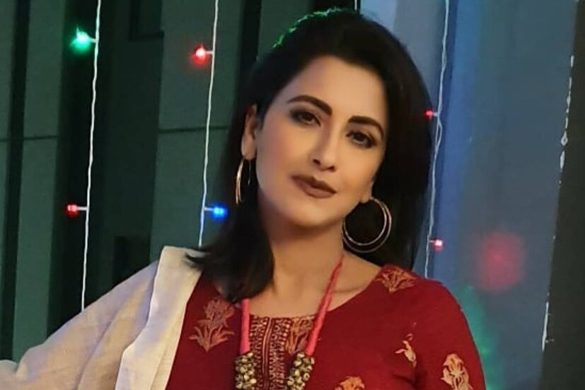 এর পর সময় গড়িয়েছে। নিজেদের পেশাগত জীবনে অনেকটাই এগিয়ে গিয়েছেন রচনা। 