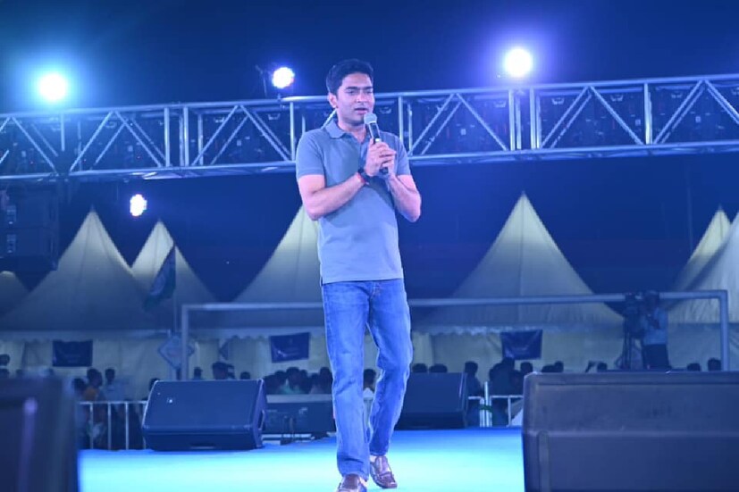 অধিবেশন ও ভোট শেষ হওয়ার পরে, সেখানেই হচ্ছে খাওয়ানোর ব্যবস্থা। মেনুতে কখনও থাকছে নিরামিষ খবার, কখনও আবার খাবারে ভাত-ডাল-মাছ কিংবা ডিম৷