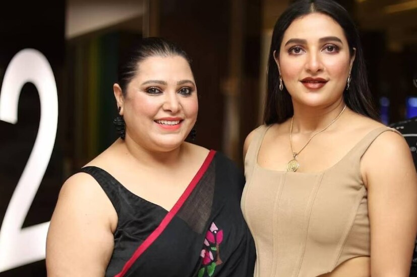 পর্দায় দিদি-বোনের যুগলবন্দি দেখতে চান অনুরাগীরা। কিন্তু অনেকেই হয়ত জানেন না, বহু বছর আগেই একসঙ্গে পর্দায় অভিনয় করে ফেলেছেন শুভশ্রী এবং দেবশ্রী।