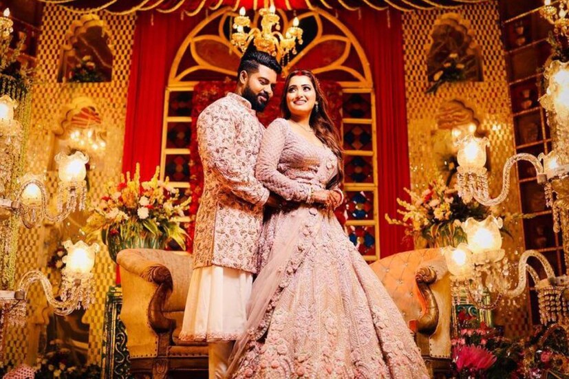 তৃণমূল যুবনেতার সঙ্গে দীর্ঘ দিন সম্পর্কে ছিলেন অভিনেত্রী। এ বার নতুন সংসার শুরু। আপাতত একসঙ্গে আগামীর স্বপ্ন বুনছেন তাঁরা।
