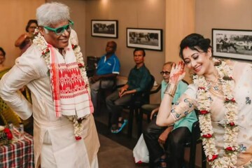 তাসের ঘরের মতো ভেঙে যায় ১ম স্ত্রী রাজশির সঙ্গে সংসার! কেন? অবশেষে জানালেন আশিস তাসের ঘরের মতো ভেঙে যায় ১ম স্ত্রী রাজশির সঙ্গে সংসার! কেন? অবশেষে জানালেন আশিস