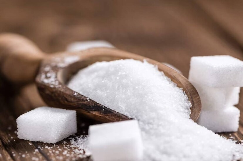 স্বাদে মিষ্টি হলেও শরীরেরউপর প্রভাবের দিক থেকে চিনির মতো তিক্ত খুব জিনিসই আছে৷ সারা দিনে যত বেশি চিনি খাবেন, তত বেশি ক্ষতিকর প্রভাব বাড়বে শরীরে৷ স্বাদে মিষ্টি হলেও শরীরেরউপর প্রভাবের দিক থেকে চিনির মতো তিক্ত খুব জিনিসই আছে৷ সারা দিনে যত বেশি চিনি খাবেন, তত বেশি ক্ষতিকর প্রভাব বাড়বে শরীরে৷