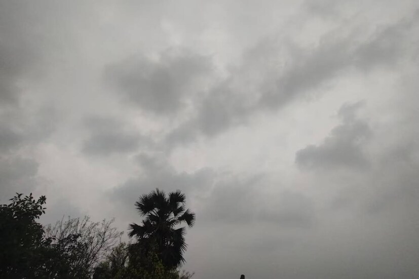 তাপপ্রবাহে শুকিয়ে গিয়েছিল জলাশয়৷ সমস্যা দেখা দিচ্ছিল সেচের কাজের প্রয়োজনীয় জলের যোগান নিয়েও৷