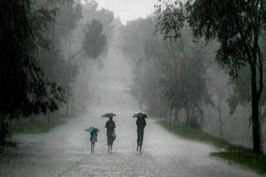  বাতাসে জলীয় বাষ্পের পরিমাণ বেড়েছে হুহু করে। হাতেনাতে ফল পাচ্ছেন রাজ্যের মানুষ। ভরা বৈশাখে বিগত কয়েকদিন ধরে লাগাতার হয়ে চলেছে বৃষ্টিপাত। (প্রতিবেদন-নয়ন ঘোষ)