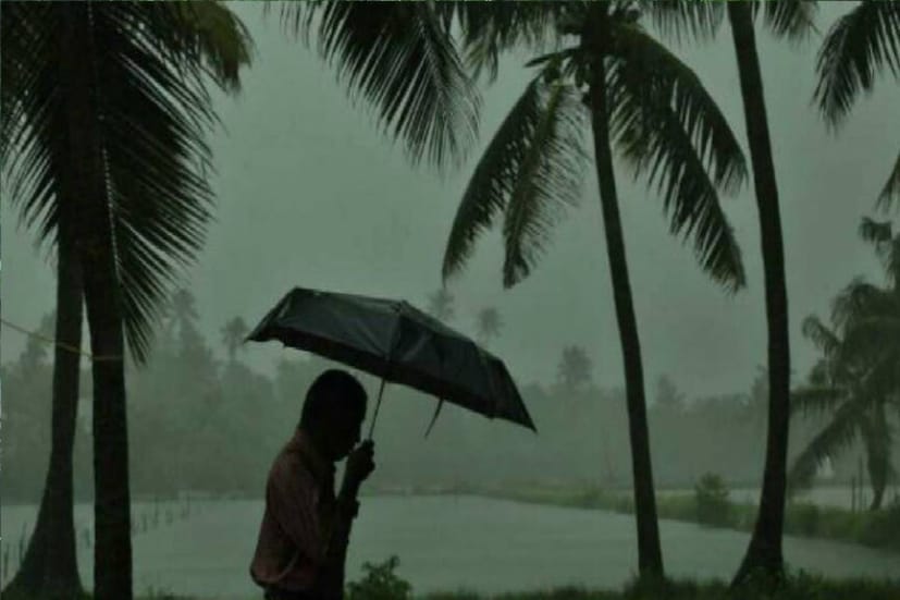 তবে পশ্চিমী ঝঞ্ঝার প্রভাব কেটে গেলে আবার তাপমাত্রা বাড়ার আশঙ্কা রয়েছে। অন্যদিকে, আগামী বুথ থেকে শুক্রবার পর্যন্ত বিক্ষিপ্তভাবে বৃষ্টির সম্ভাবনা রয়েছে। তার ফলে কয়েকদিন বৃষ্টির জন্য যে স্বস্তি বজায় থাকবে, তা বলার অপেক্ষায় রাখে না।
