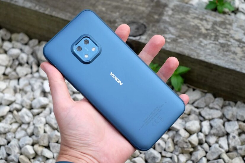Nokia XR20 5G-এর ইন্টারনাল স্টোরেজ মেমরি কার্ডের সাহায্যে বাড়ানো যেতে পারে। এই ফোনটি ৫১২ জিবি পর্যন্ত এসডি কার্ড সাপোর্ট করে। এই ডিভাইসটি ভয়েস এবং ভিডিও কলের জন্য 4G এবং 5G নেটওয়ার্ক সমর্থন করে। এর অন্যান্য কানেকটিভিটি ফিচারের মধ্যে রয়েছে Wi-Fi 802.11, b/g/n, Bluetooth v5.0, Mobile Hotspot, A-GPS এবং GLONASS।