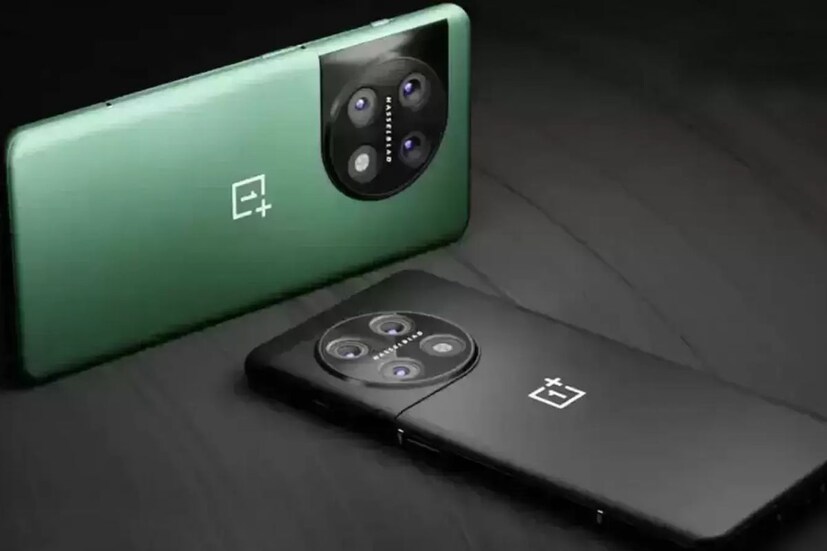 ফোনের প্রসেসর - দুটি 5G ফোনেই একটি ফ্ল্যাগশিপ চিপসেট রয়েছে। Google Pixel 7a ফোনে রয়েছে Google-এর Tensor G2 SoC। অন্য দিকে, OnePlus 11R ফোনে একটি Snapdragon 8+ Gen 1 চিপসেট রয়েছে। এই দুটি ফোনেই স্টিরিও স্পিকার রয়েছে এবং অ্যান্ড্রয়েড ১৩ অপারেটিং সিস্টেমে এগুলো চালিত। এর মধ্যে ইন-ডিসপ্লে ফিঙ্গারপ্রিন্ট সেন্সর ও বায়োমেট্রিকও দেওয়া হয়েছে।